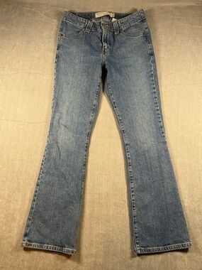 Levi's 525 Women's 8M Nouveau Low Boot Cut Medium Blue Flare Jeans
